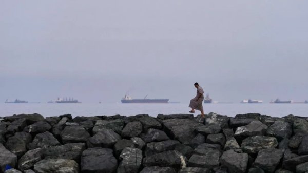 特朗普的终极目标：让全世界吃不上饭？