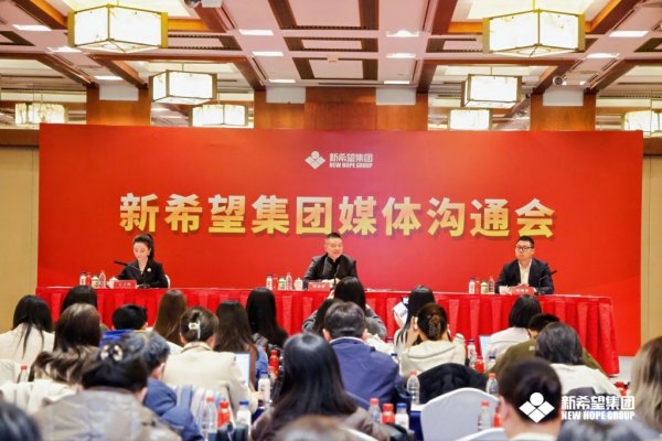 刘永好：传统产业要“向上卷”，要转型升级