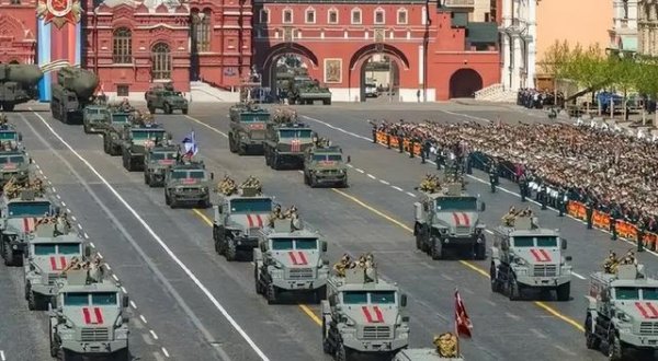 全球127国收到撤离通牒，红场阅兵落幕，俄乌博弈的底牌被摊开？