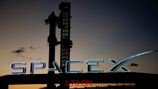 2024 年 11 月 16 日，美国得克萨斯州布朗斯维尔附近的博卡奇卡发射场，SpaceX 新一代星舰搭载超重型火箭整装待发。